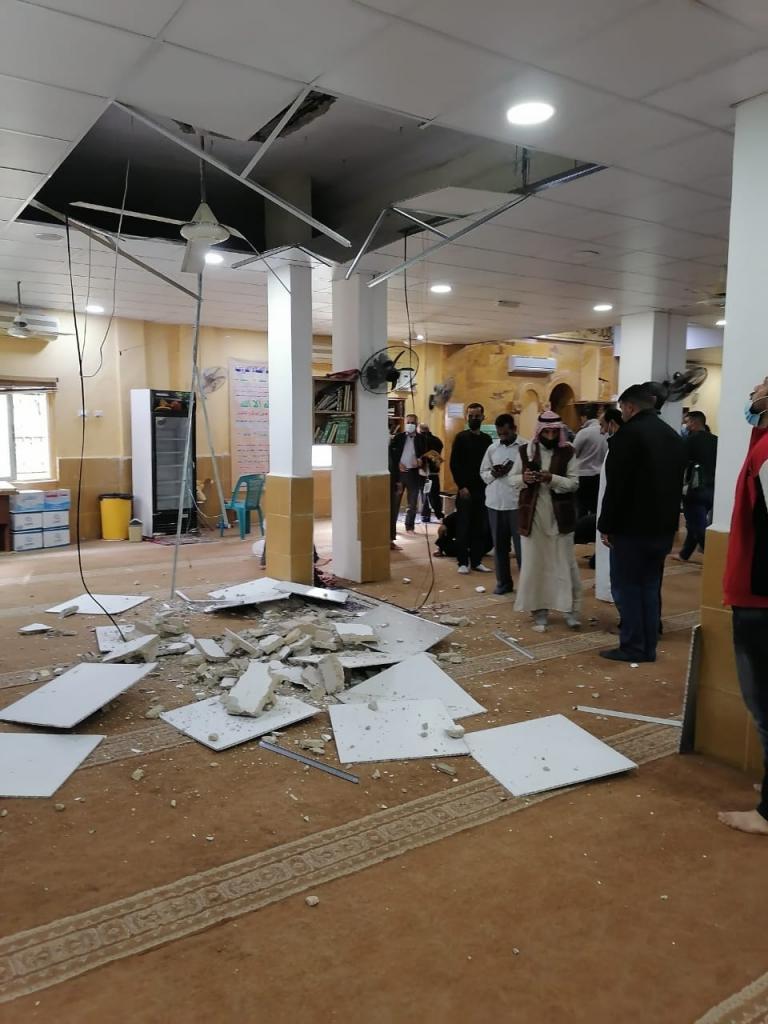 IMAGES: Parts of ceiling collapse in mosque | Roya News
